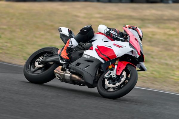 2026-yamaha-yzf900r9-eu-anniversary-white-action-001-037EA93B3E-43D7-8CD6-E0CC-76A5C8130F18.jpg